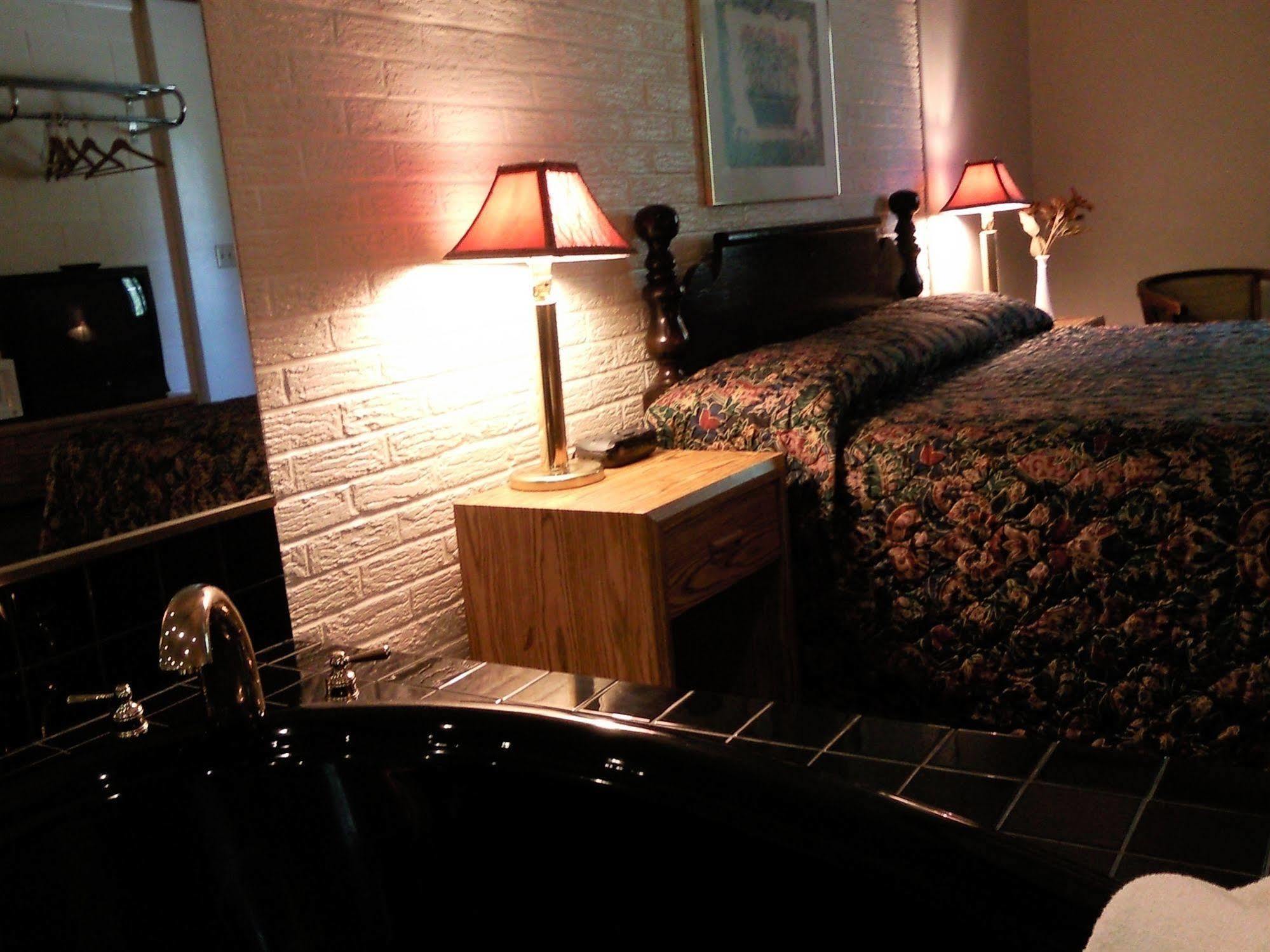 Colonial Inn Mercer-Grove City Oda fotoğraf